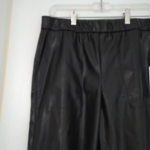 Vegan Leather Culottes, Black - Picture 4 of 4